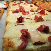 Pizza with Pears, Gorgonzola & Prosciutto di Parma