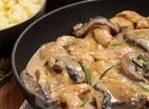 Chicken with Mushroom and Kale (Red Finger Pepper)