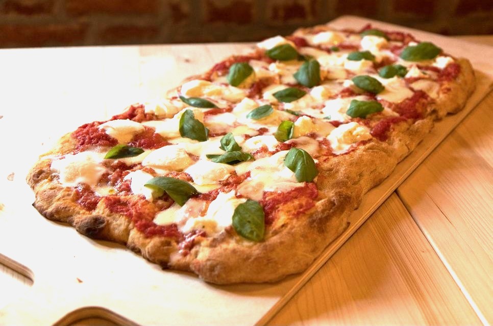 Pinsa Romana pizza Margherita