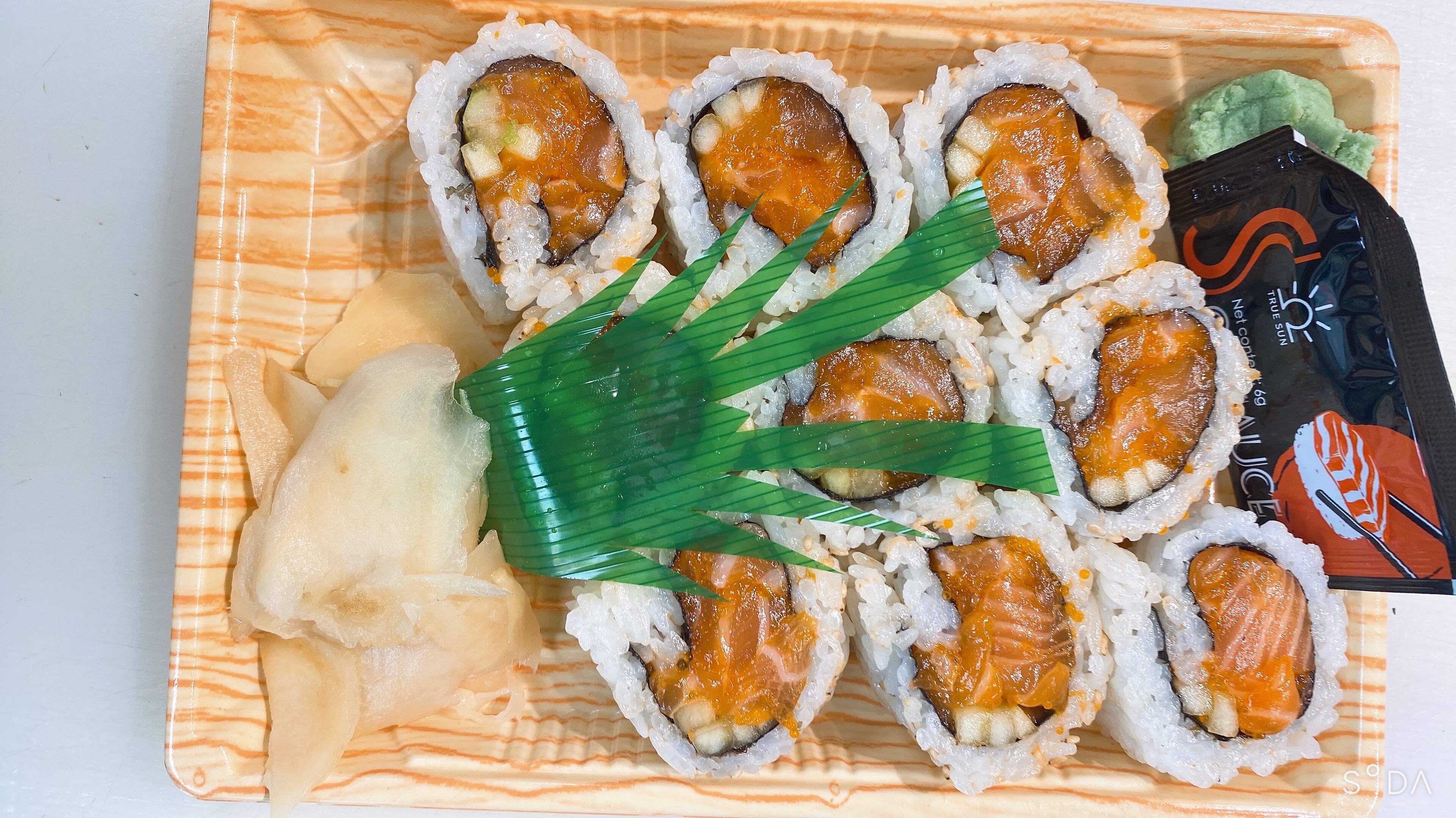 Spicy Salmon Roll (9 Pc)
