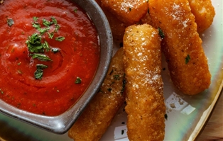 Mozzarella Sticks With Marinara Sauce