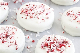 White Chocolate Peppermint Sandwich Cookie (5pc)