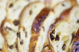 A&amp;V Homemade Round Raisin Challah Bread