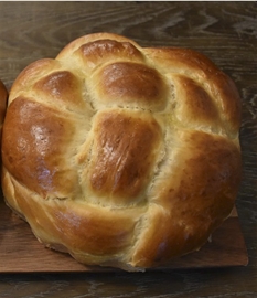 A&amp;V Homemade Round Plain Challah Bread
