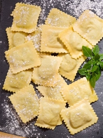 Goat Cheese and Caramelized Onion Ravioli (9oz)