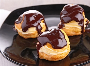 Chocolate Praline Profiterol 4pk