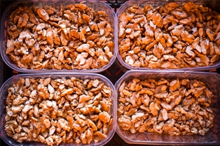WALNUT HALVES &amp; PIECES (16oz)