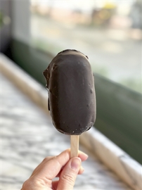 Dark Chocolate Stracciatella Gelato Pop